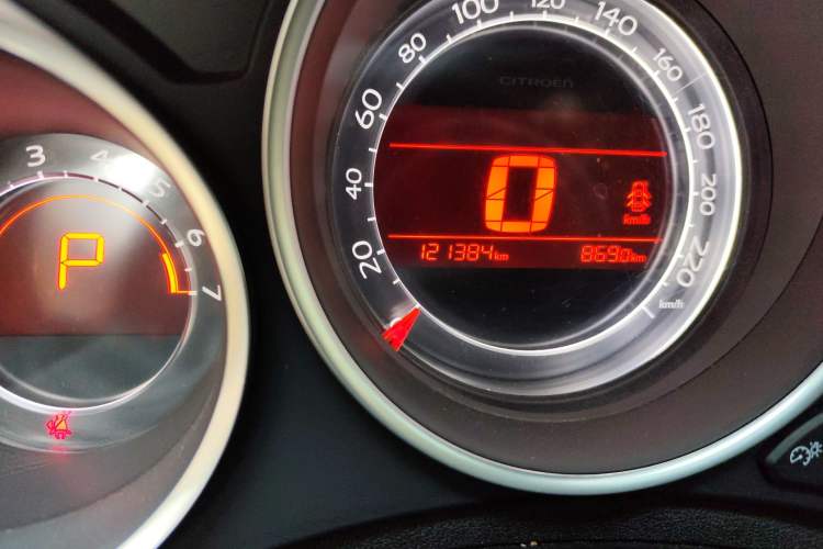 Used Citroen C4L 2015 1.8L Automatic Leading Edition Odometer Close Up