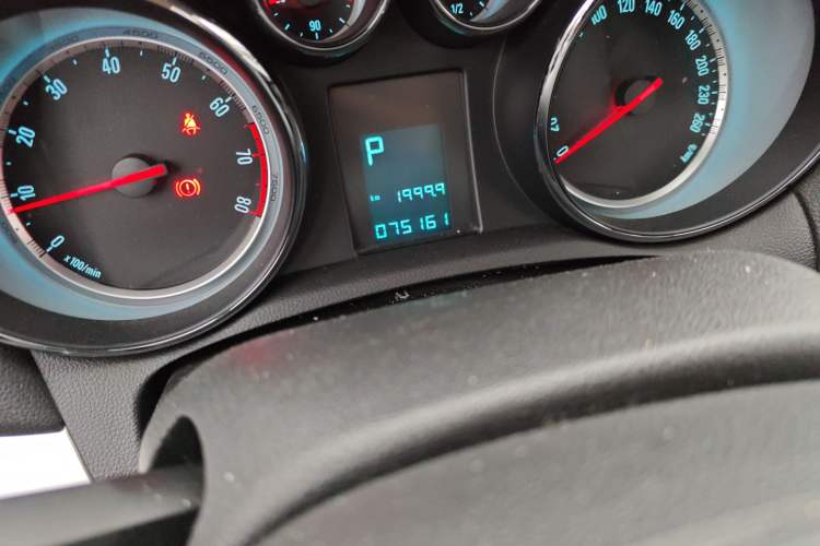 Used Buick Encore 2014 1.4T Automatic Two-Wheel Drive Urban Elite Model Odometer Close Up