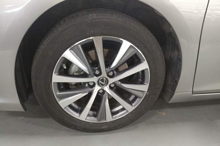 Used Lexus ES 2020 300h Premier Edition
