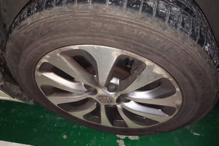 Used Fiat Viaggio 2012 1.4T Manual Enjoyment Edition Right Front Wheel Hub