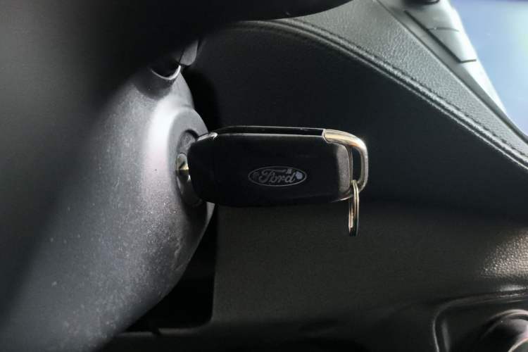 Used Ford Escort 2015 1.5L Automatic Fashion Model
