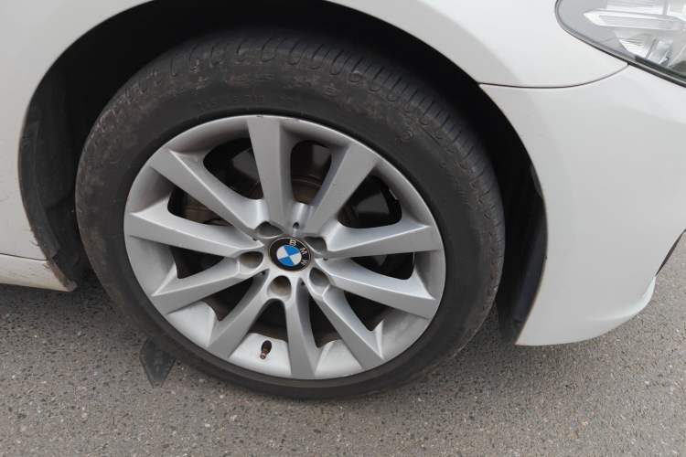 Used BMW 5 Series 2014 528Li Leading Model Right Front Wheel Hub
