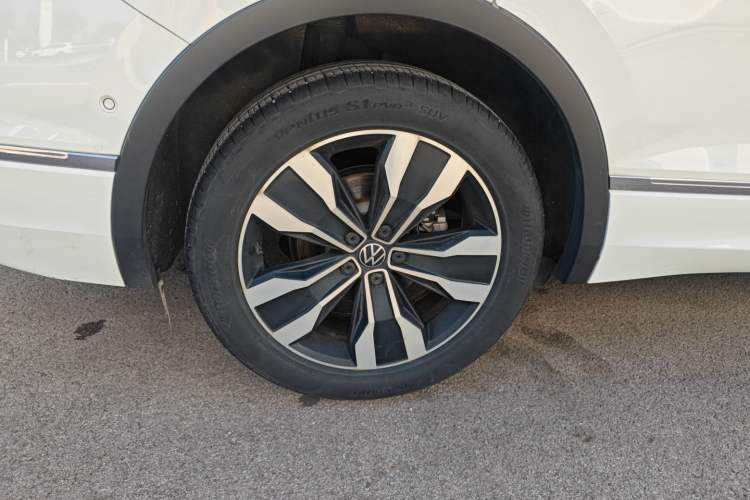 Used Volkswagen Tiguan L 2023 330TSI Automatic Two-Wheel Drive R-Line Enjoyment Edition