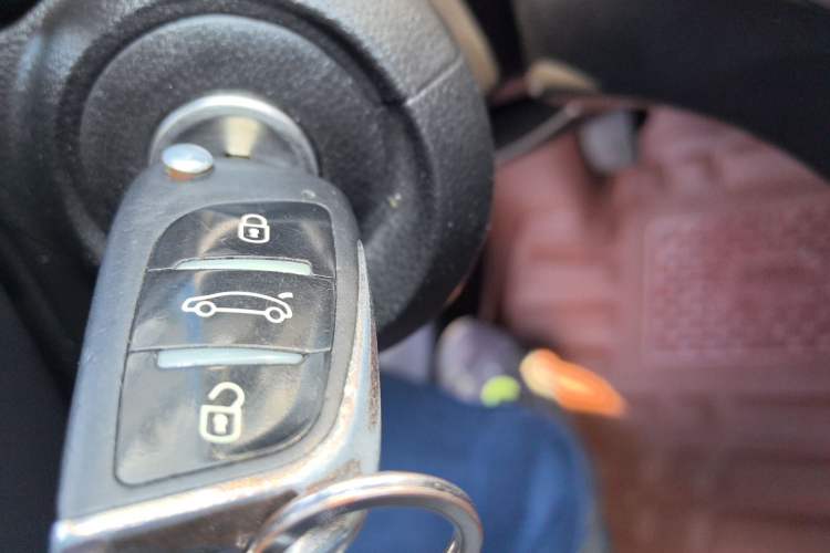 Used Chevrolet Aveo Sonic 2014 Sedan 1.4SL MT Comfort Edition Vehicle Key