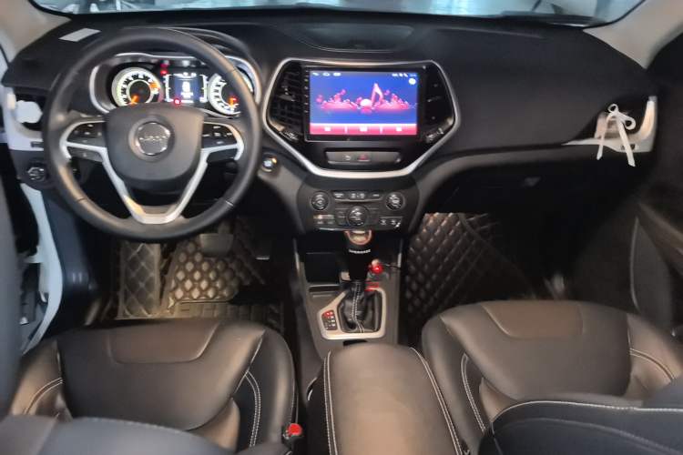 Used Jeep Cherokee 2016 2.4L Leading Edition Center Console