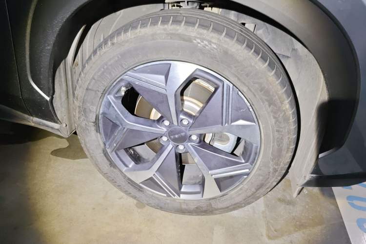 Used AION V 2023 Plus 70 Smart Tech Edition Lithium Iron Phosphate Right Front Wheel Hub