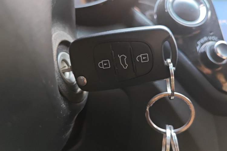 Used Kia K2 2015 Sedan 1.4L MT GLS