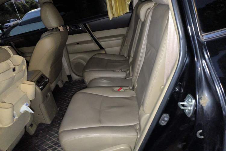 Used Toyota Highlander 2012 2.7L Two-Wheel Drive 7-Seater Luxury Edition Left Rear Seat