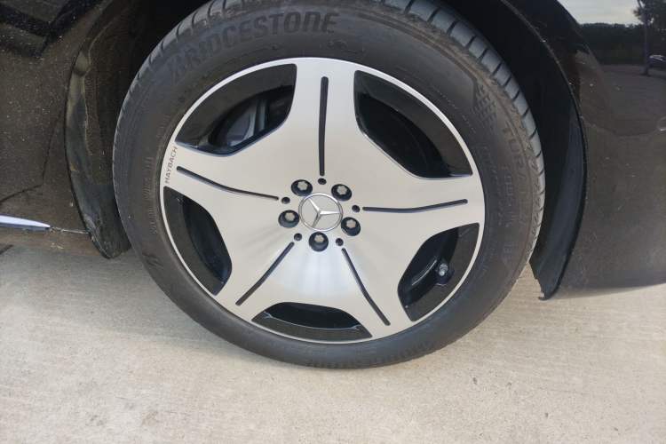 Used Mercedes-Benz Maybach S-Class 2022 S 480 4MATIC Intelligent Premium Special Edition Right Front Wheel Hub