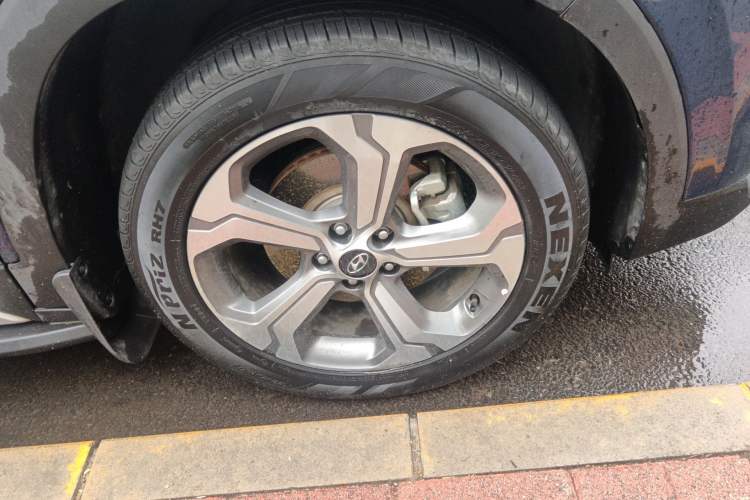 Used Hyundai Santa Fe 2020 380 TGDi Automatic Two-Wheel Drive DLX Prestige Edition PLUS Right Front Wheel Hub