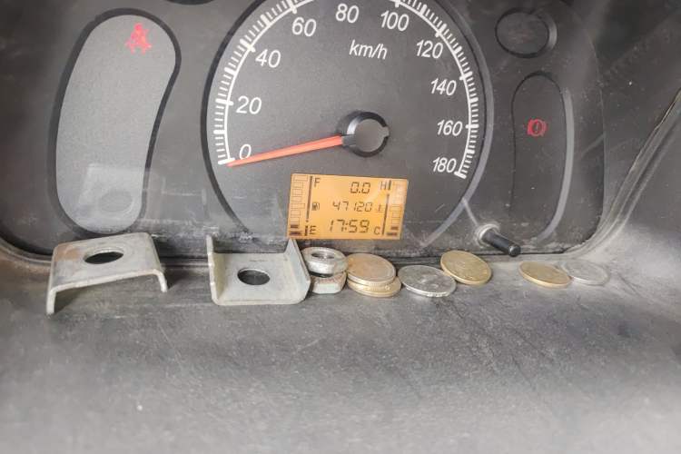 Used Wuling Zhiguang 2015 1.2L Standard Model LSI Odometer Close Up