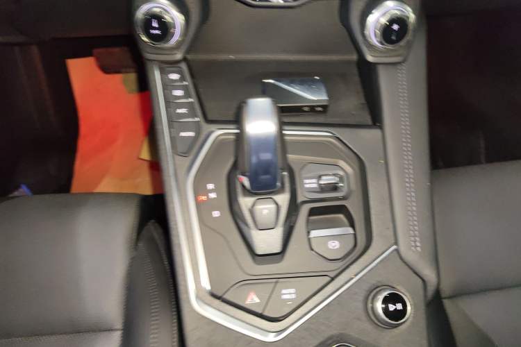 Used Lynk & Co 01 2021 2.0TD Two-Wheel-Drive Pro Trim Gear Lever