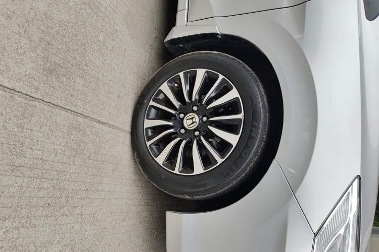 Used Honda Crider 2015 1.8L automatic comfort version Right Front Wheel Hub