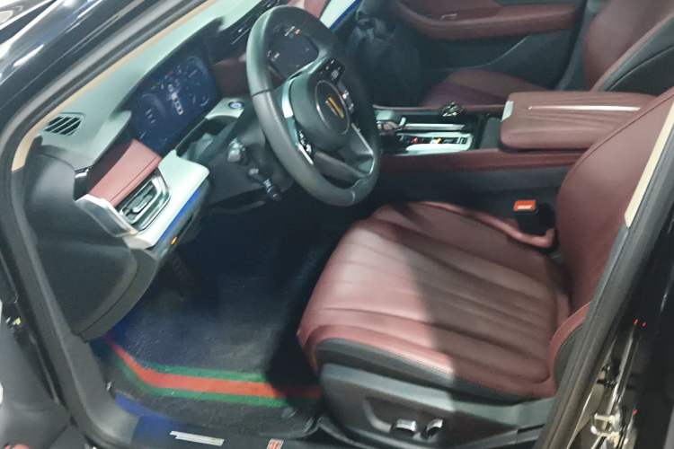 Used Hongqi H5 2025 2.0T Automatic Flag Edition – 500 000 Units Commemorative Version Left Front Seat
