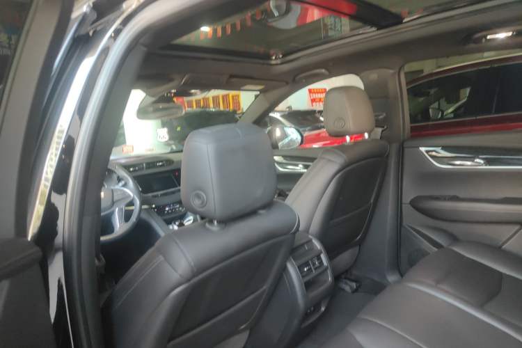 Used Cadillac XT5 2022 2.0T Two-Wheel Drive Luxury Version Headliner