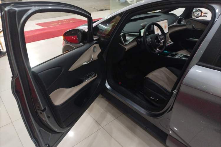 Used BYD Dolphin 2023 420 km Fashion Edition
