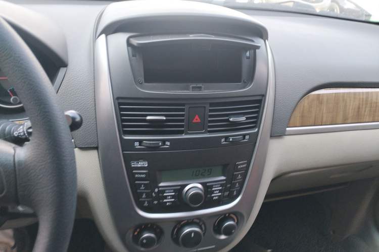 Used Buick Excelle 2015 1.5L Automatic Classic Model
