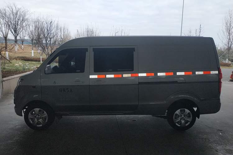 Used Jinbei New Hiace X30L 2022 1.5L Wealth Edition Air-Conditioning-Free Van China VI Standard SWC15M
