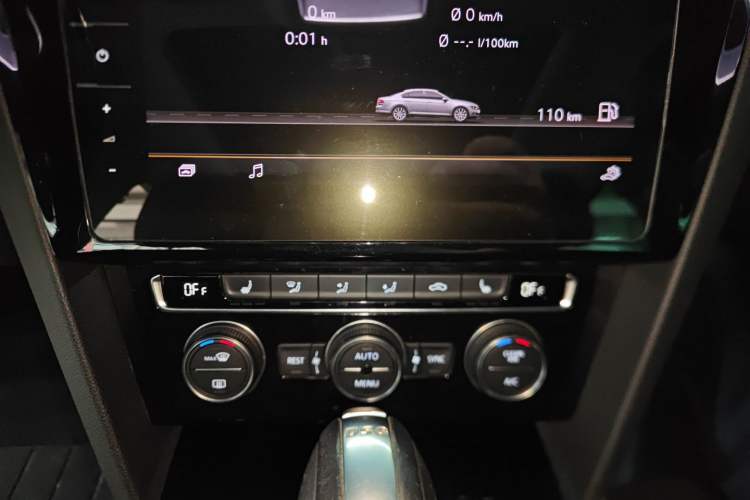 Used Volkswagen Magotan 2019 330TSI DSG Luxury Model China V Standard Audio And AC Panel