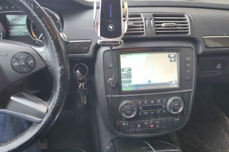 Used Mercedes-Benz R-Class 2017 R 320 4MATIC Business Edition Prestige Model