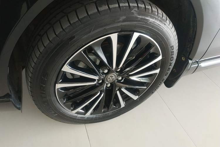 Used Toyota Venza 2023 2.0L CVT Two-Wheel Drive Prestige Version