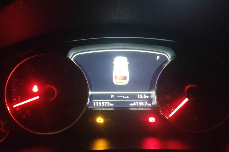 Used Volkswagen Touareg 2017 3.0 TSI Touareg Model Odometer Close Up