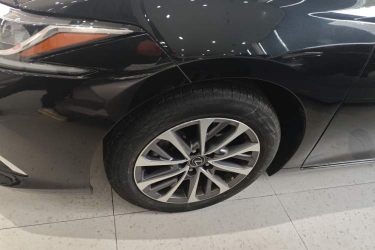 Used Lexus ES 2023 200 Excellence Edition