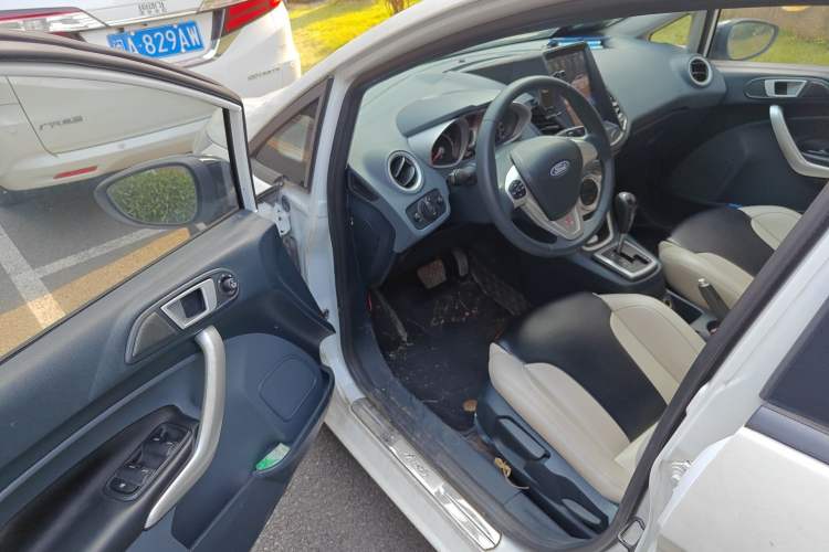 Used Ford Fiesta 2011 Hatchback 1.5L Automatic Sport Model Driver Seat