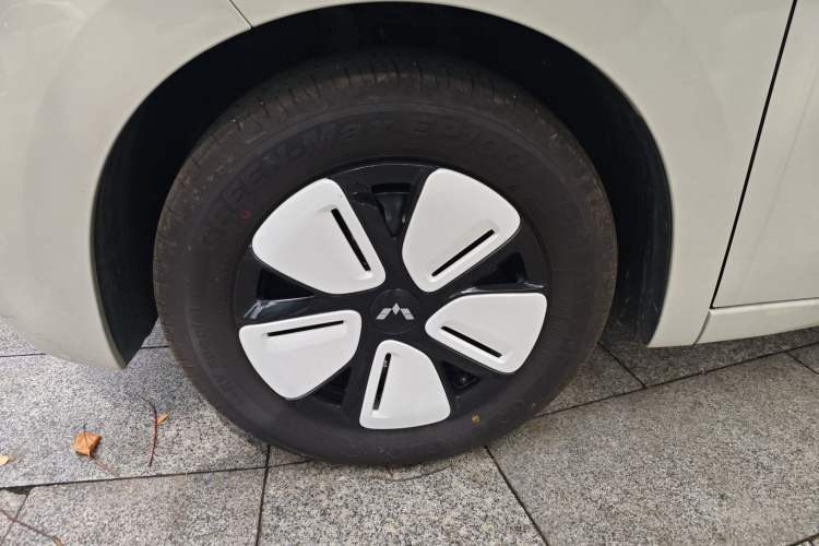 Used Wuling Hongguang MINIEV 2025 Four-Door Version Premium Edition Left Front Wheel Hub