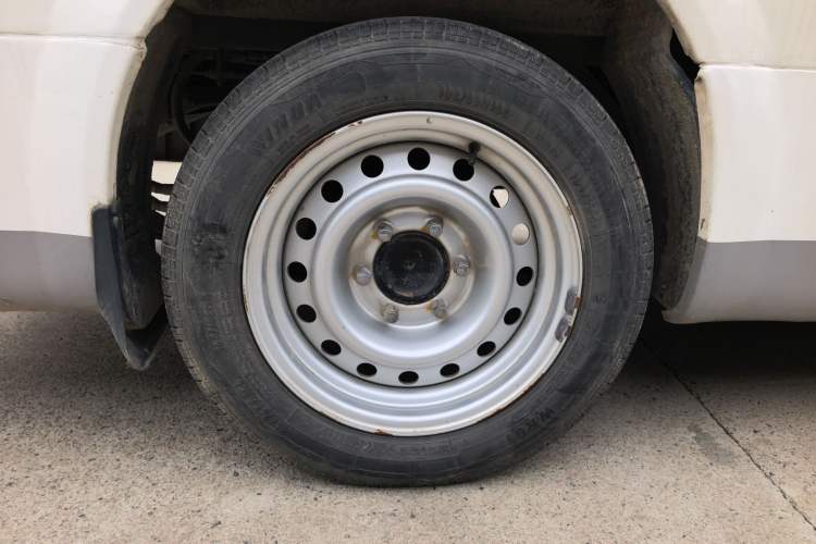 Used Guangtong Auto makeup Logistics Vehicle 2024 3.1T 2-Seater 4.99-Meter All-Electric Closed Cargo Van with 41.86 kWh