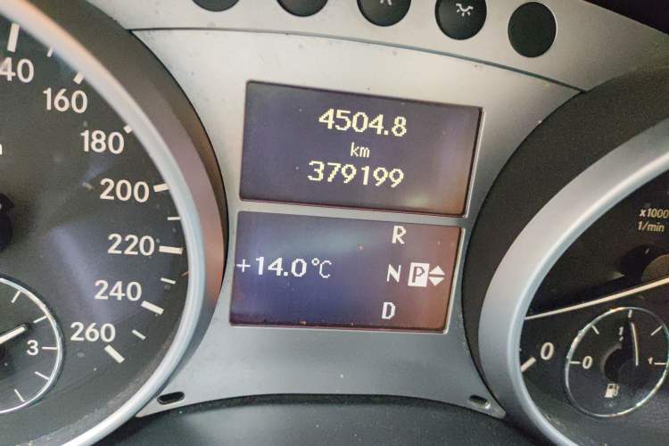 Used Mercedes-Benz M-Class 2010 ML 300 4MATIC