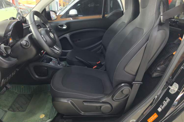 Used smart fortwo 2019 0.9T 66kW Hardtop Wind Power Edition China VI Left Front Seat
