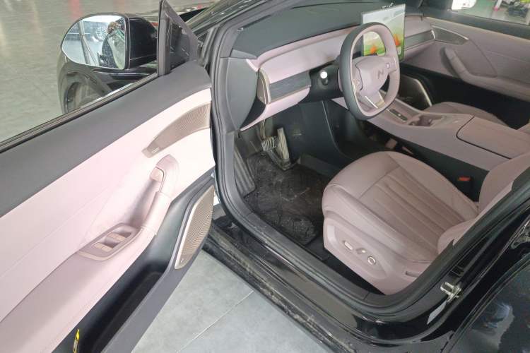 Used ONVO L60 2024 60 kWh Rear-Drive Version
