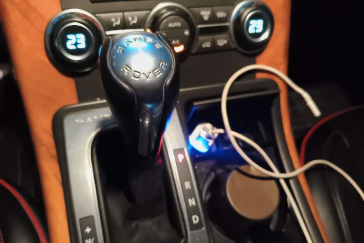 Used Land Rover Range Sport 2010 3.0 TDV6 HSE Diesel Edition Gear Lever