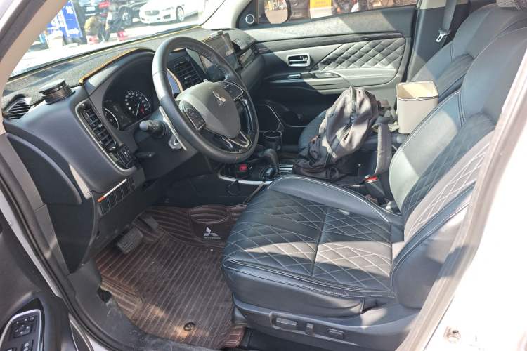 Used Mitsubishi Outlander 2020 2.4L 4x4 Zhi Xiang Edition 5 Seats Left Front Seat