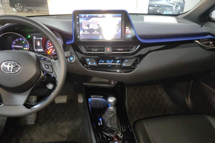 Used Toyota IZOA 2018 2.0L Yichi Version China VI Standard