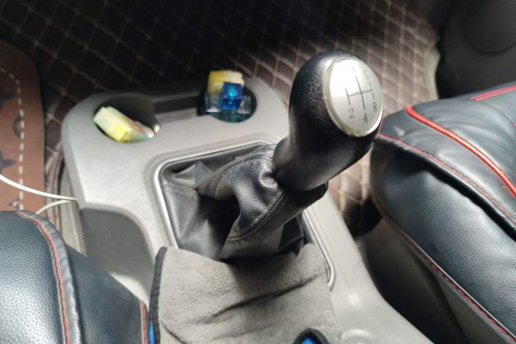 Used Dongfeng Shuaike 2013 Facelift 1.6L Manual Practical 7-Seater China V Standard