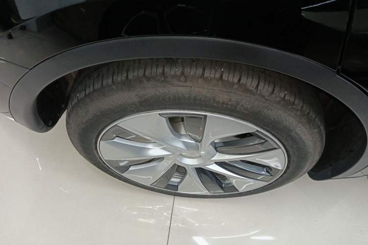 Used Tesla Model Y 2022 Long-Range All-Wheel-Drive Version