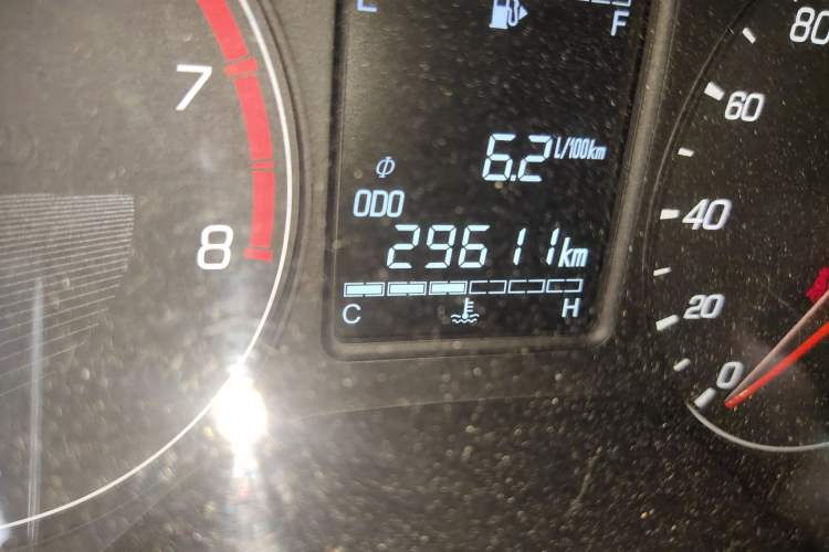 Used Baojun 310W 2017 1.5L Manual Comfort Version China VI Emission Standard Odometer Close Up