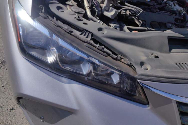 Used Toyota Avalon 2021 2.5L Luxury Edition Right Front Headlight