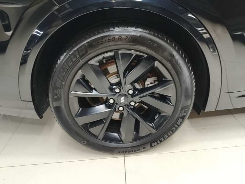 Used Li Auto L8 2023 Pro Model — 25