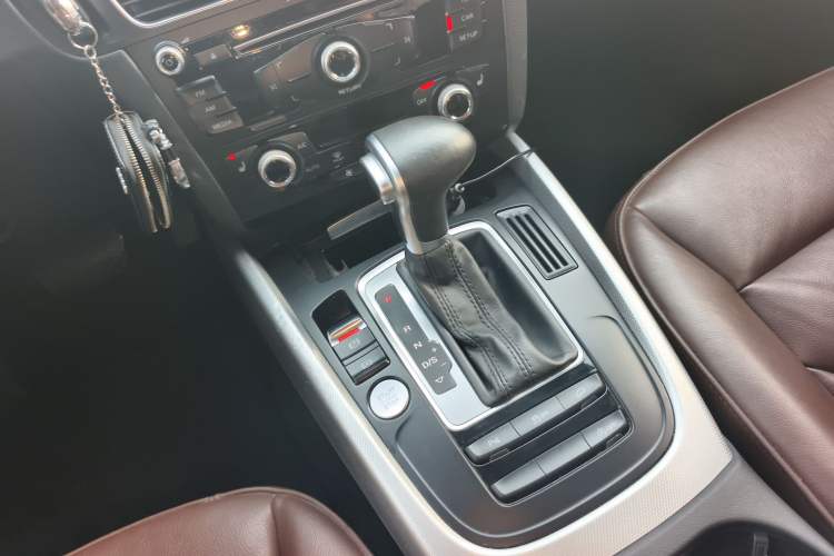 Used Audi Q5 2017 40 TFSI Technology Edition Gear Lever