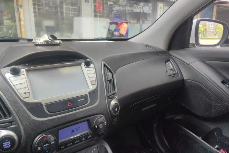 Used Hyundai ix35 2015 2.0L Automatic 2WD Smart Version China V Standard
