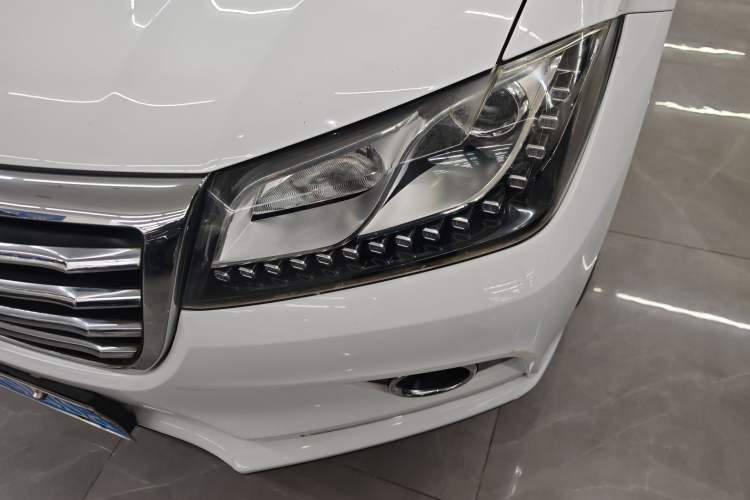 Used Haval H2 2016 Red-Label 1.5T Automatic Two-Wheel Drive Luxury Model Left Front Headlight