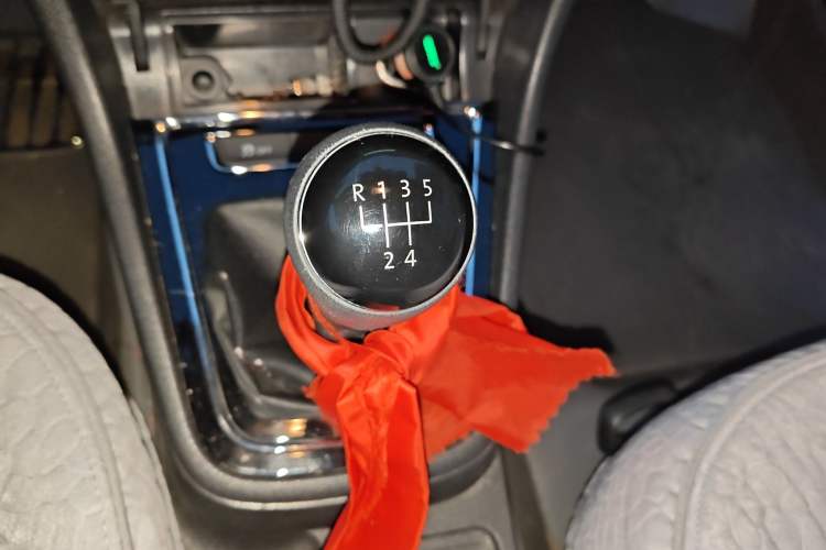 Used Volkswagen Bora 2013 1.6L Manual Fashion Edition
