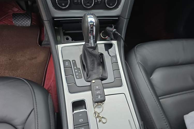 Used Volkswagen Passat 2014 1.8TSI DSG Prestige Edition Gear Lever