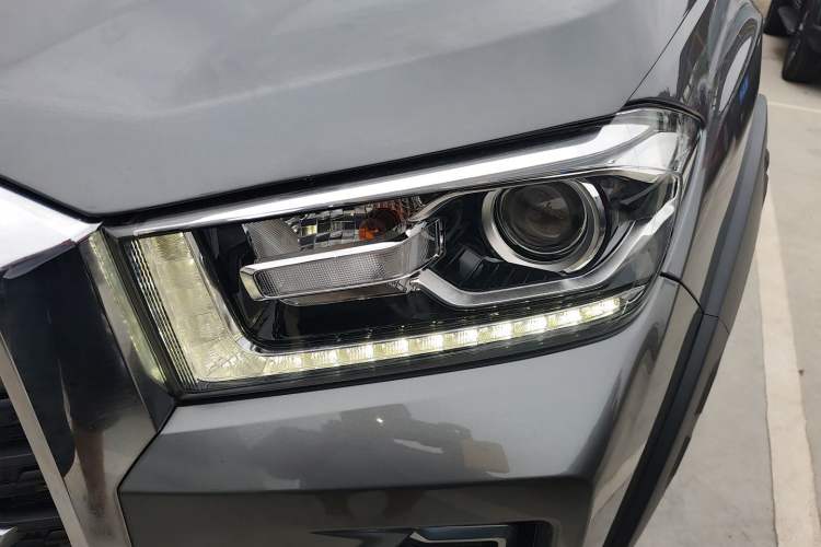 Used SAIC MAXUS Xingji 2023 Starry R 2.0T Automatic Diesel 4x4 Luxury Edition Long-Box Model