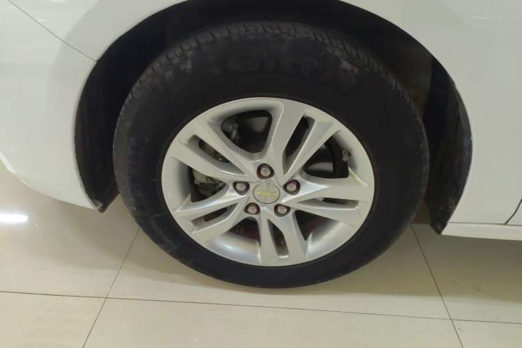 Used Chevrolet Cavalier 2019 320 Automatic Xinyue Edition Left Front Wheel Hub