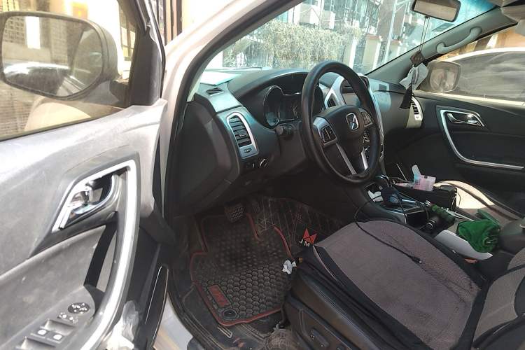 Used JMC Yusheng S350 2013 2.4T Automatic 4x4 Diesel Ultra-Luxury 5-Seater Driver Seat