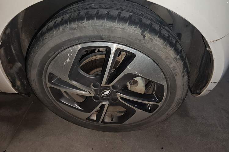 Used ORA Black Cat 2022 405 km Long-Range Version Ternary Lithium Right Front Wheel Hub